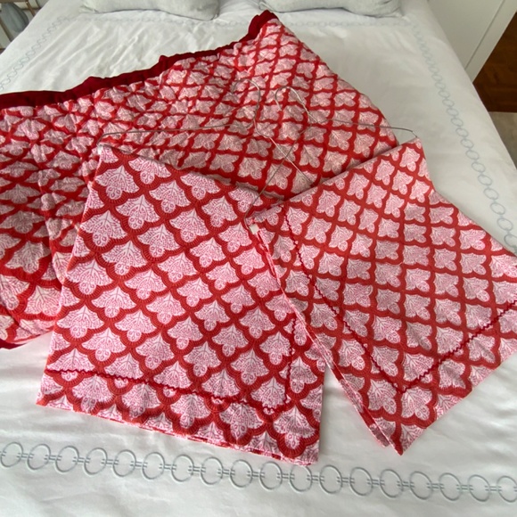 Roberta Roller Rabbit JeminaTwin Size Coverlet and 2 matching Euro Sham Covers - Picture 6 of 7